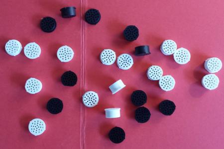 Injection des isolants pour connecteur 24 contacts AWG26 (application militaire)